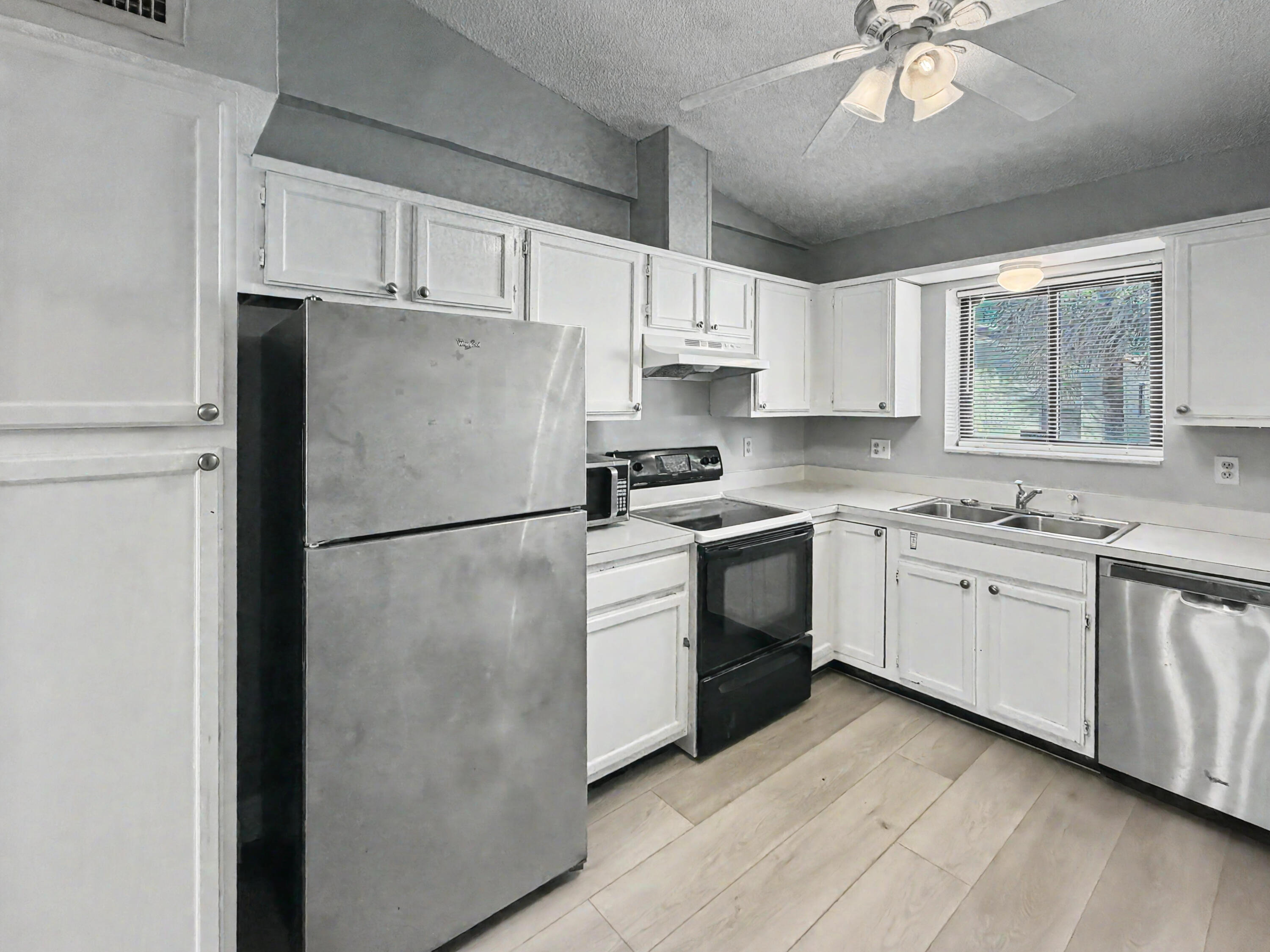 330 Palmwood Place # 210 — Photo 4