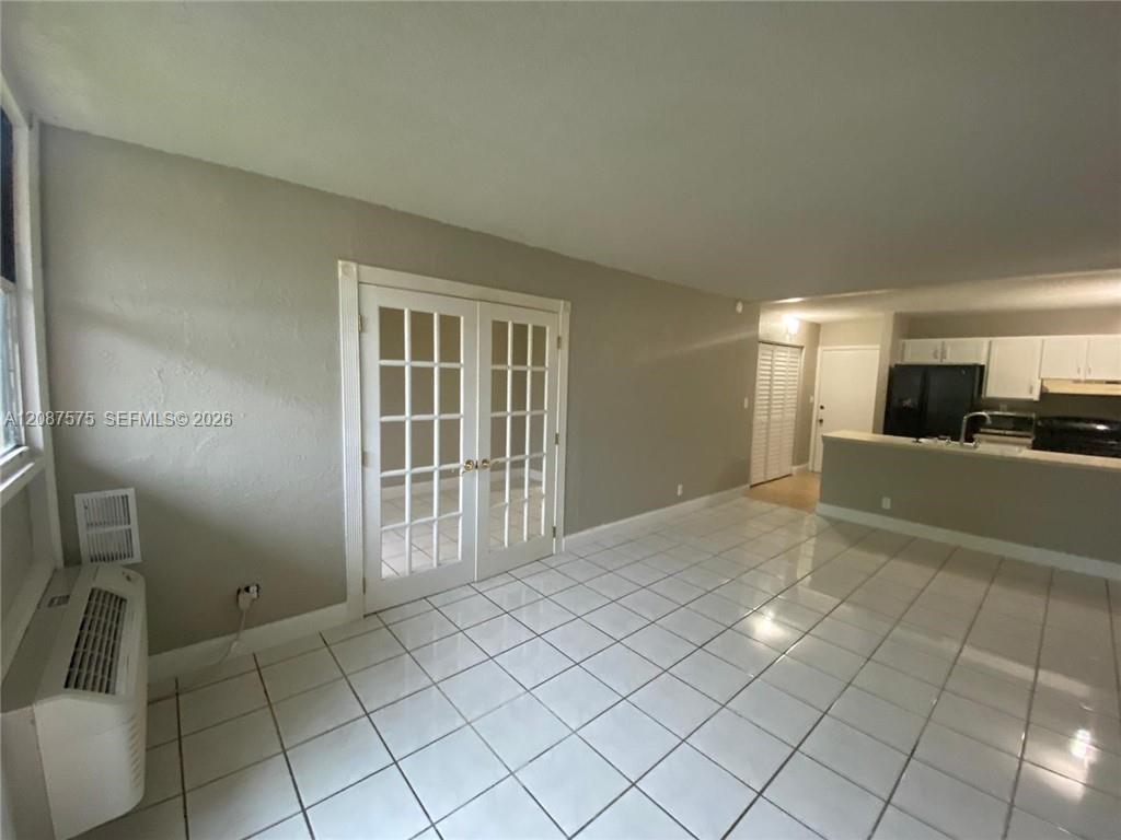 2771 Riverside Dr # A — Photo 2