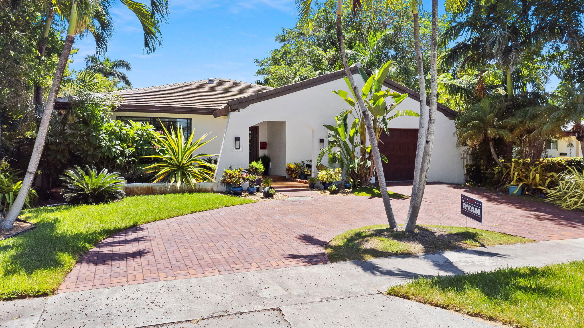 1230 TAYLOR Street — Photo 2