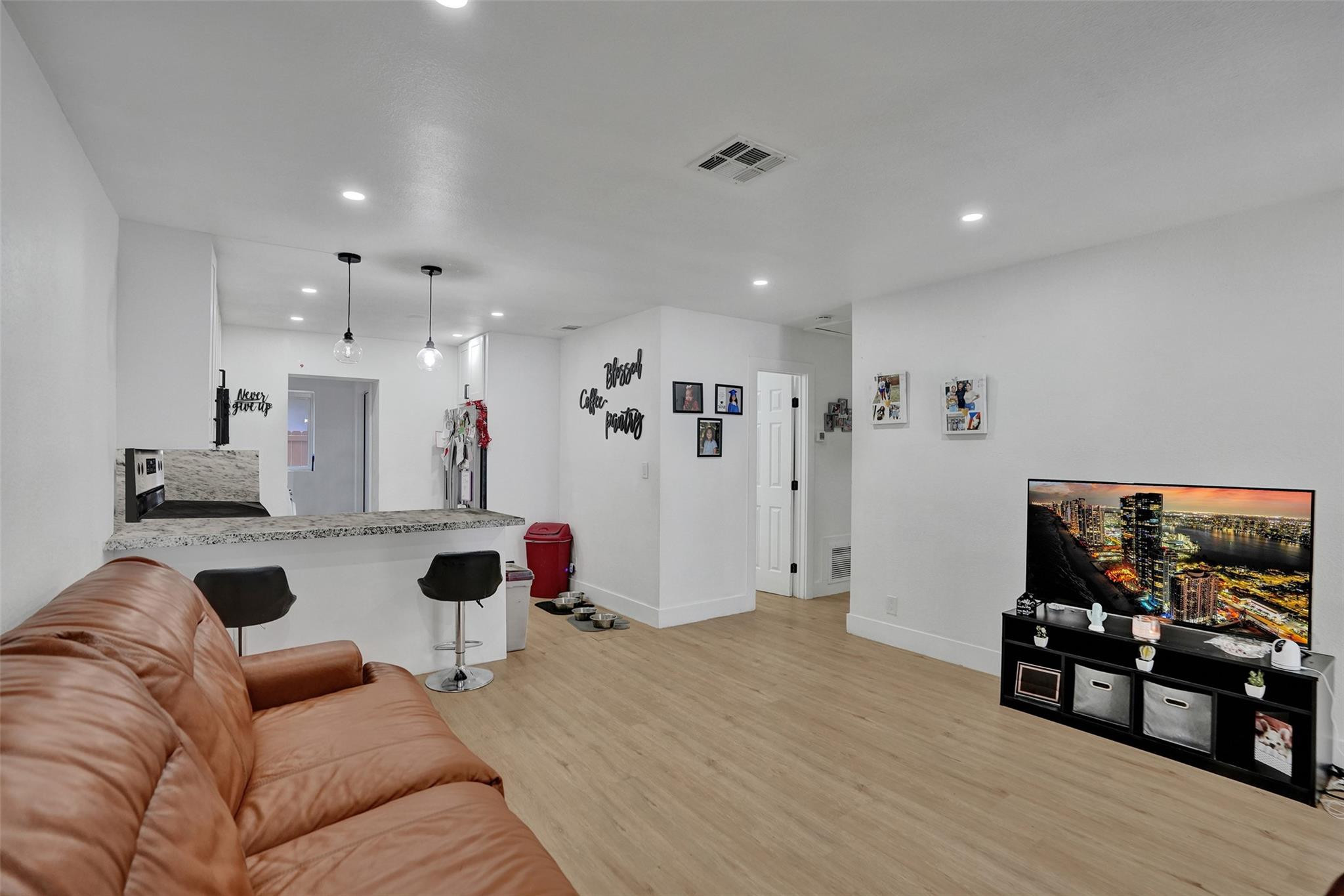 209 NE 9th Street — Photo 3