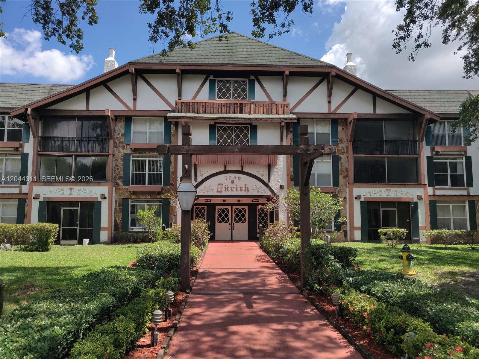 3750 Inverrary Dr # 2Q, Lauderhill FL 33319