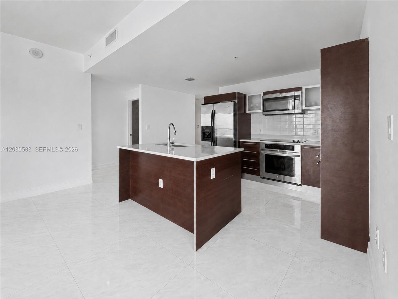 1900 N Bayshore Dr # 3911 — Photo 2