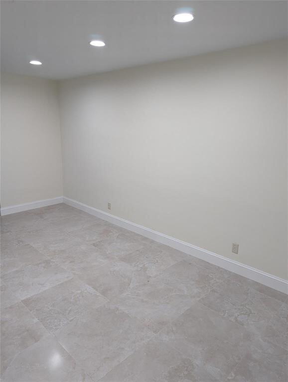 5220 NE 14TH Way # 8 — Photo 3