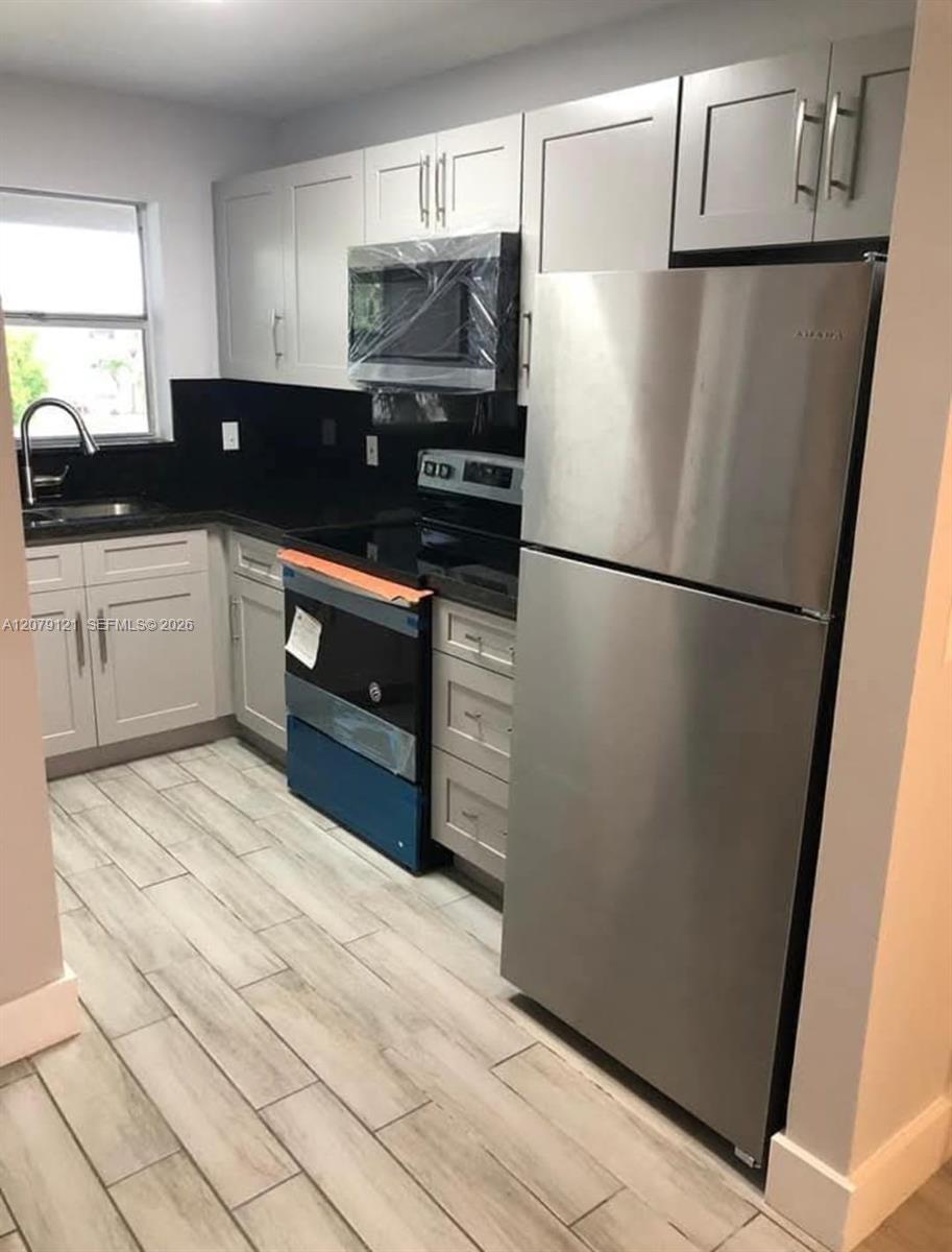 250 Layne Blvd # 307 — Photo 5
