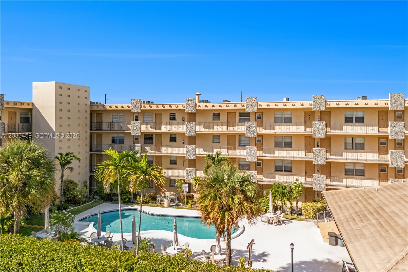 2145 Pierce St # 305, Hollywood FL 33020
