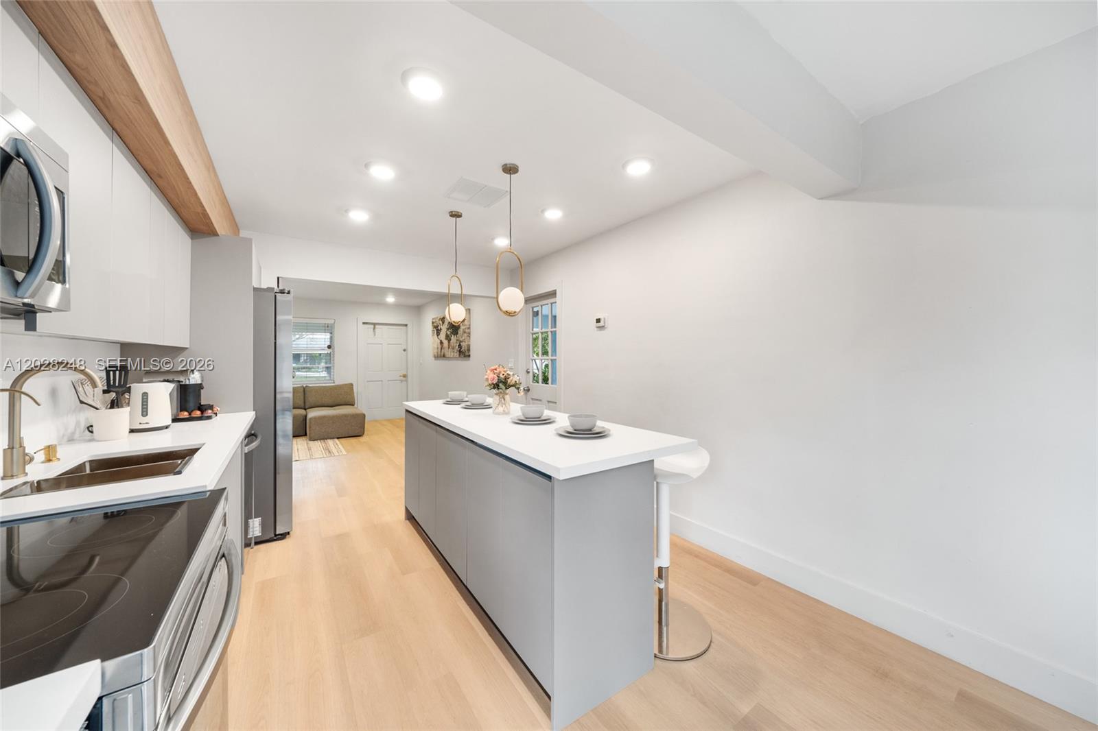 331 NE 42nd Ct — Photo 4