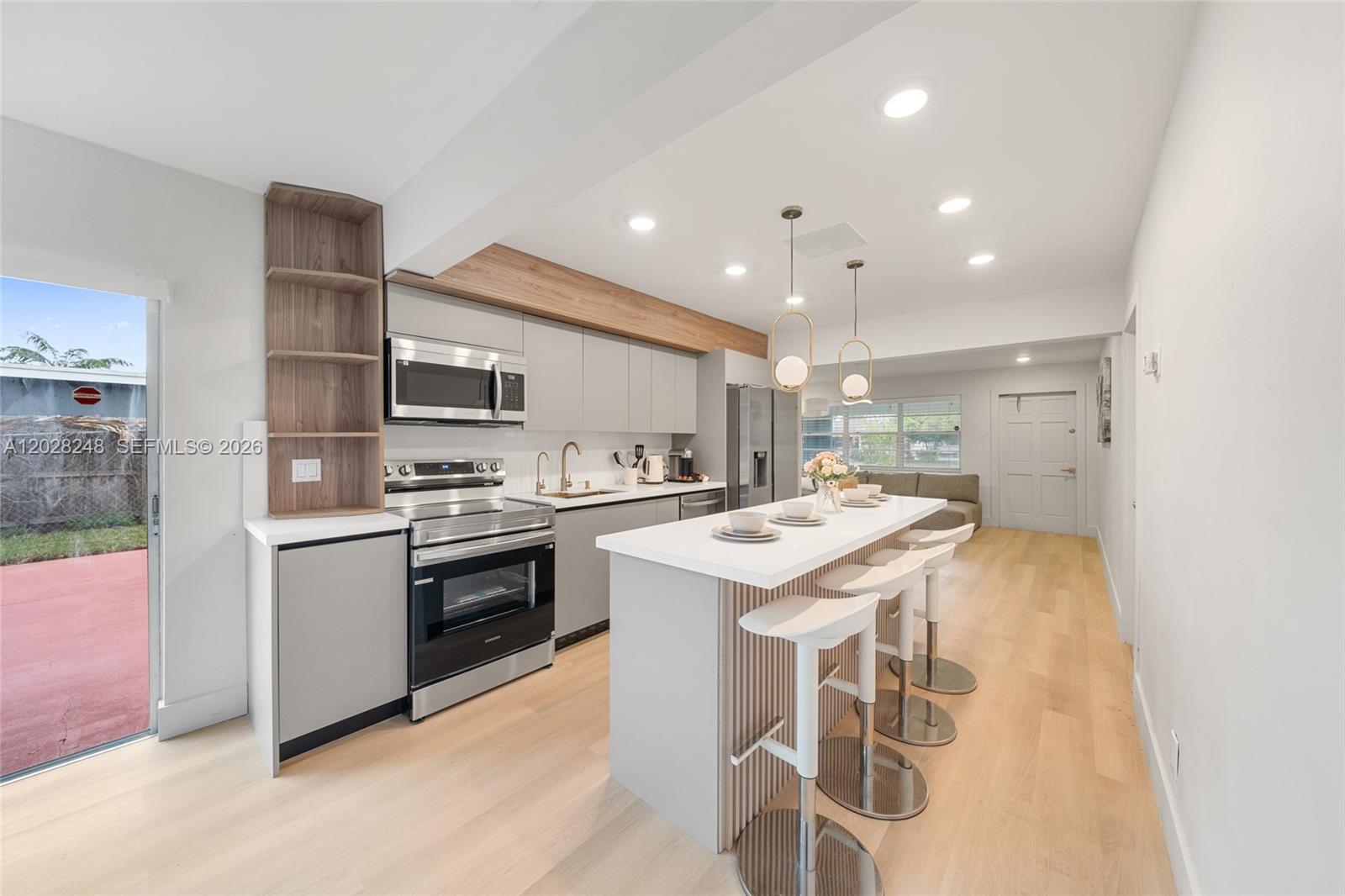 331 NE 42nd Ct — Photo 5