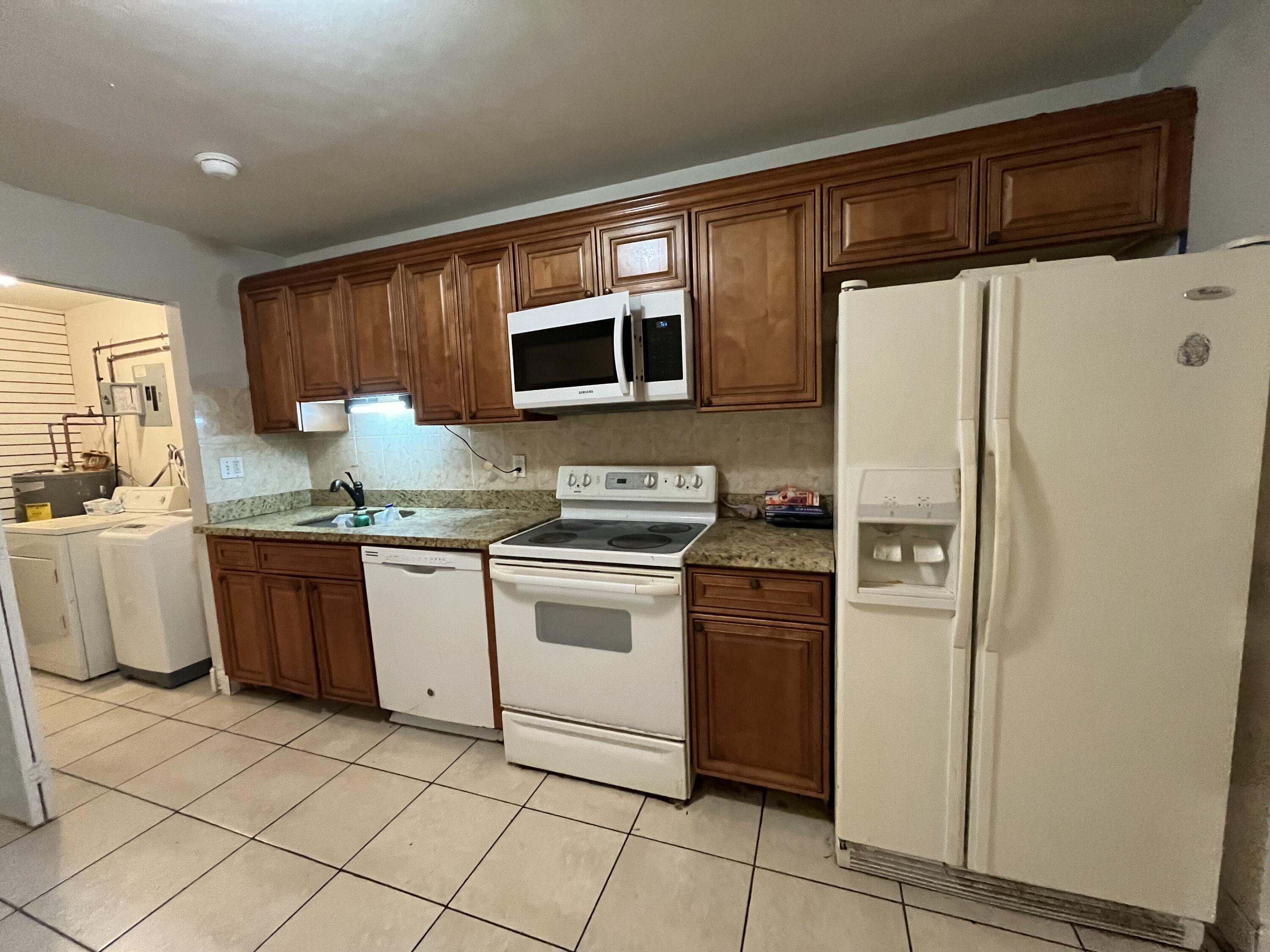 105 SE 15TH Street # A, Deerfield Beach FL 33441