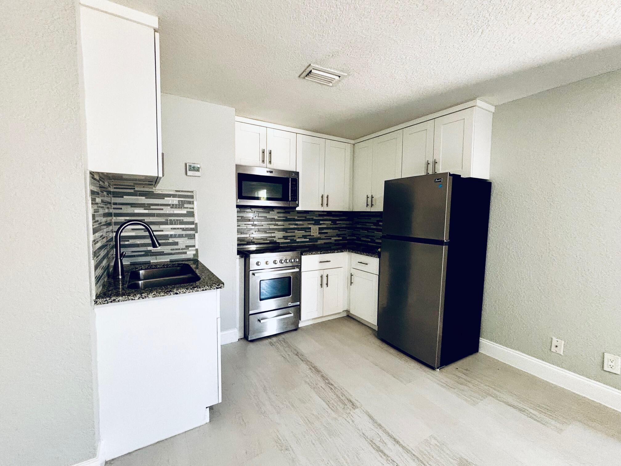 2725 Prairie Lane — Photo 3