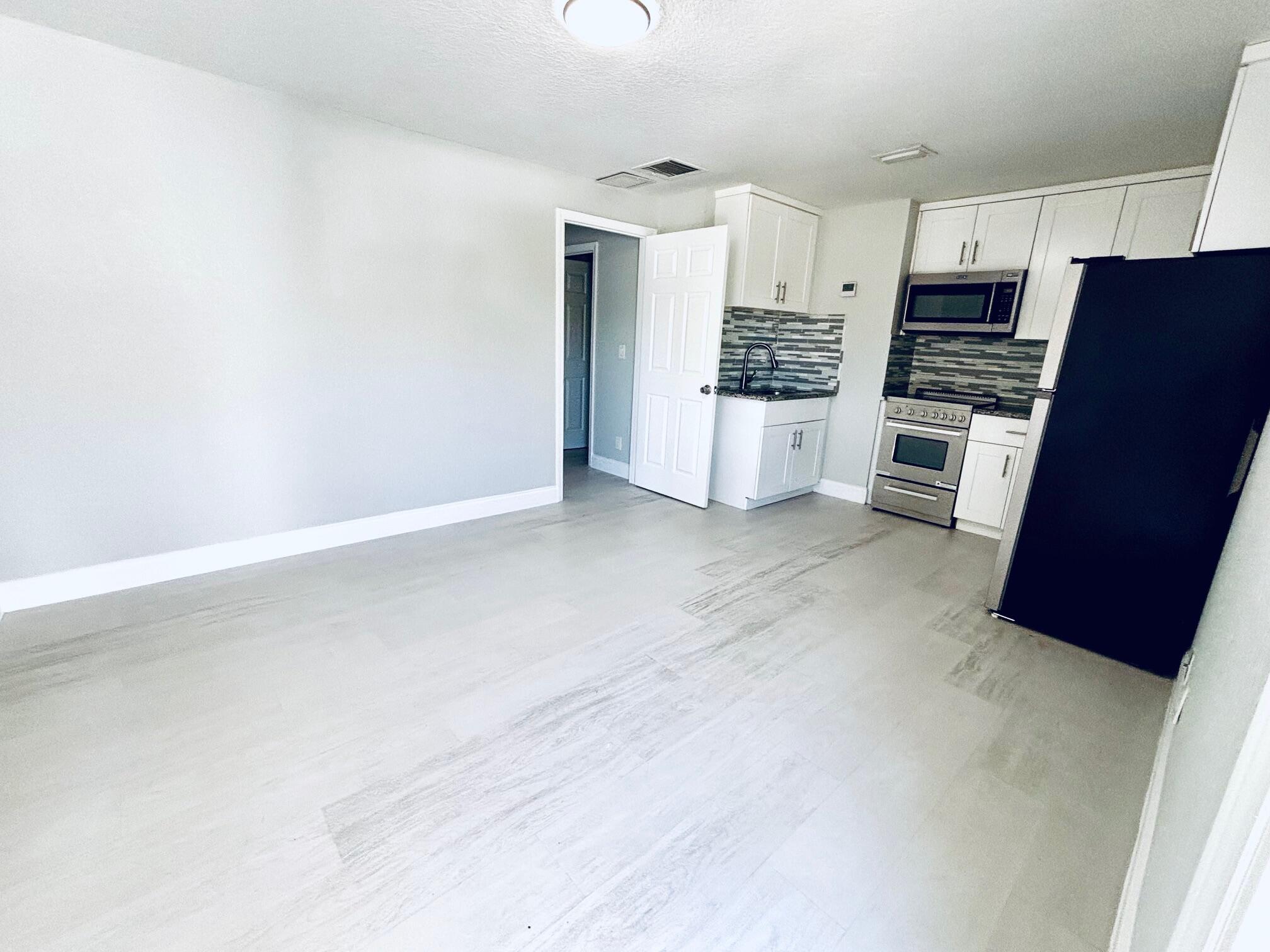 2725 Prairie Lane, Palm Springs FL 33406