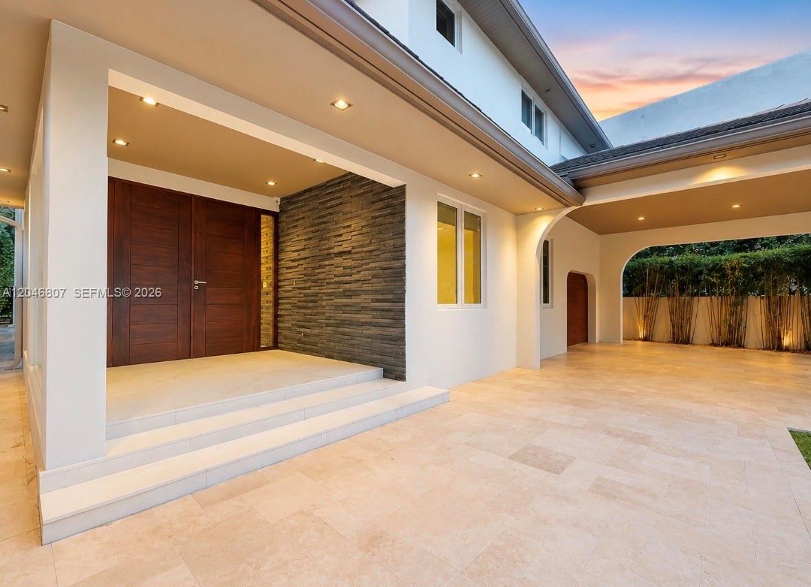 260 S Coconut Ln — Photo 3