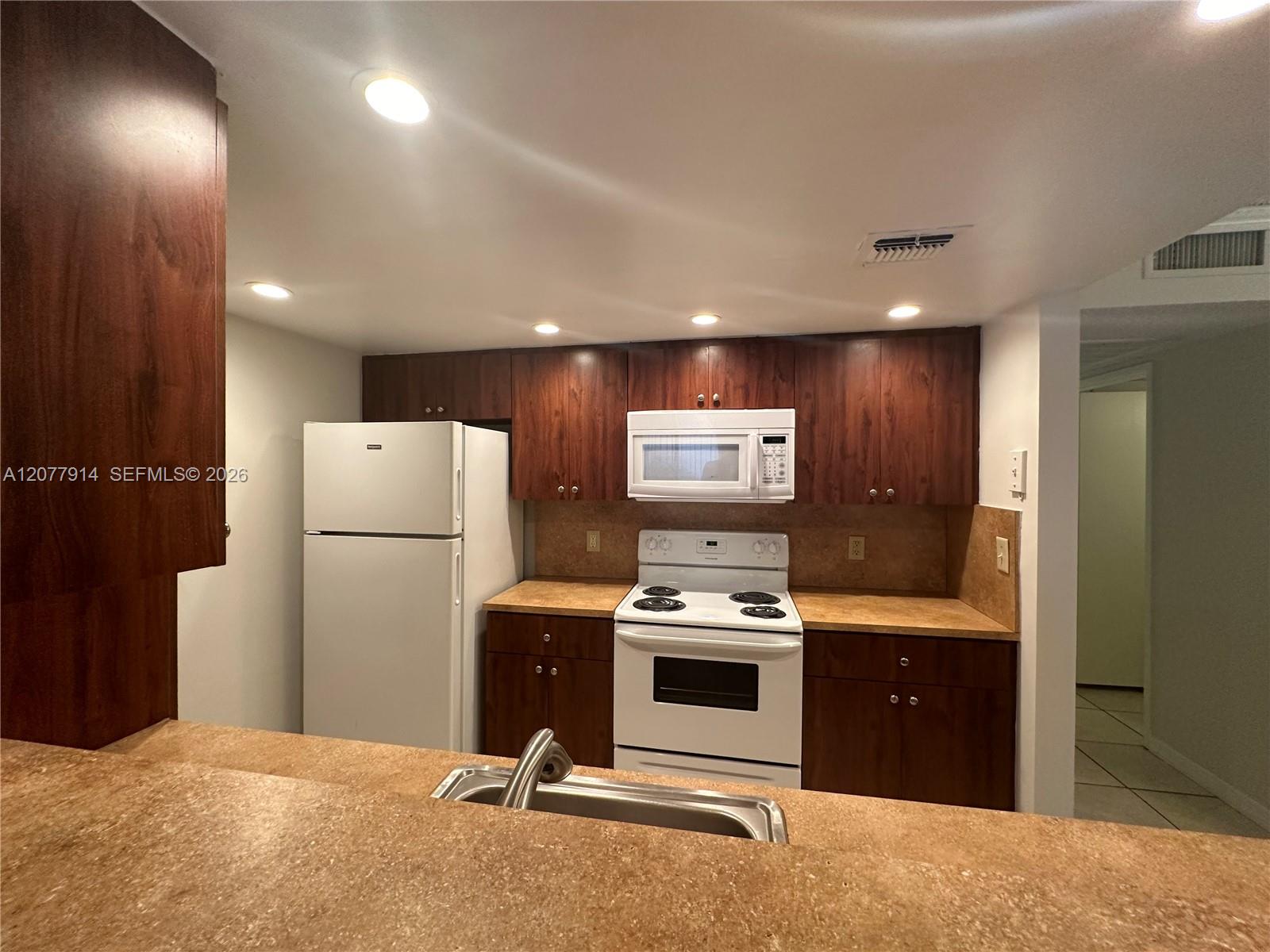 8418 Coral Lake Way # 8418 — Photo 2