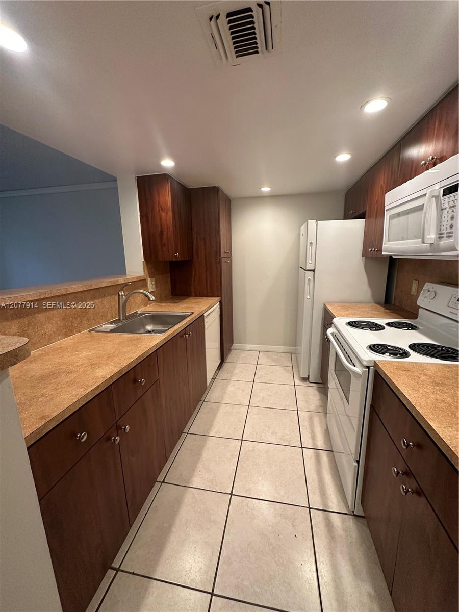 8418 Coral Lake Way # 8418 — Photo 4