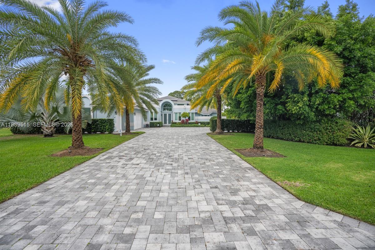 8179 Lakeview Dr, West Palm Beach FL 33412