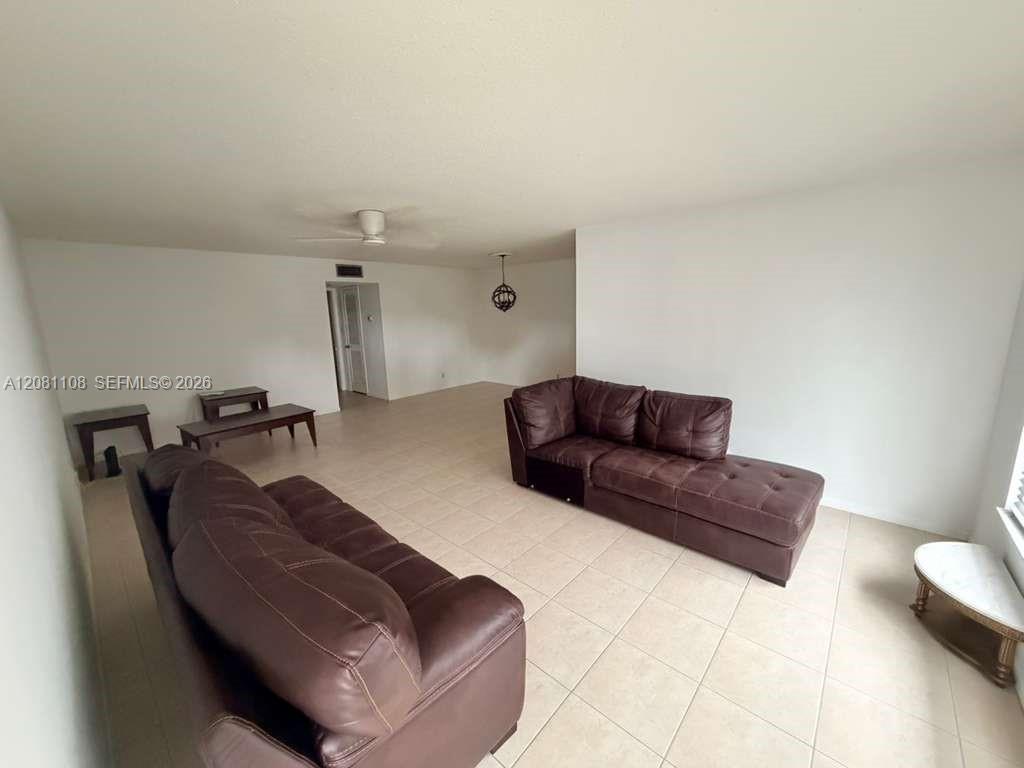 557 High Point Dr # B — Photo 2