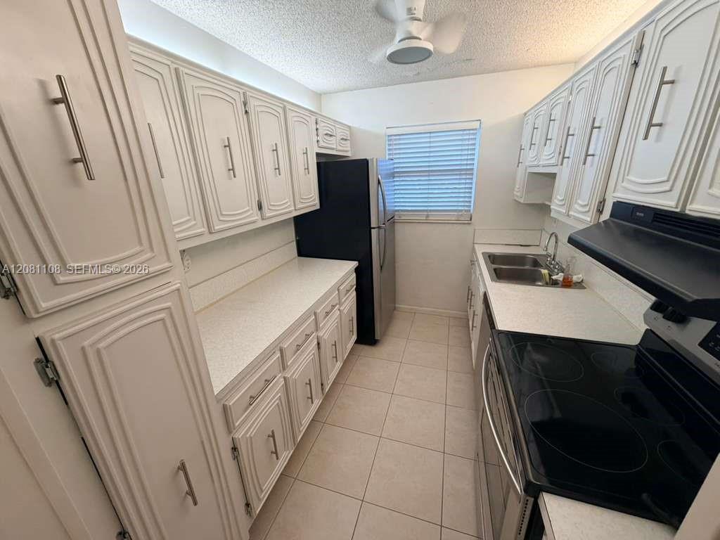 557 High Point Dr # B — Photo 4
