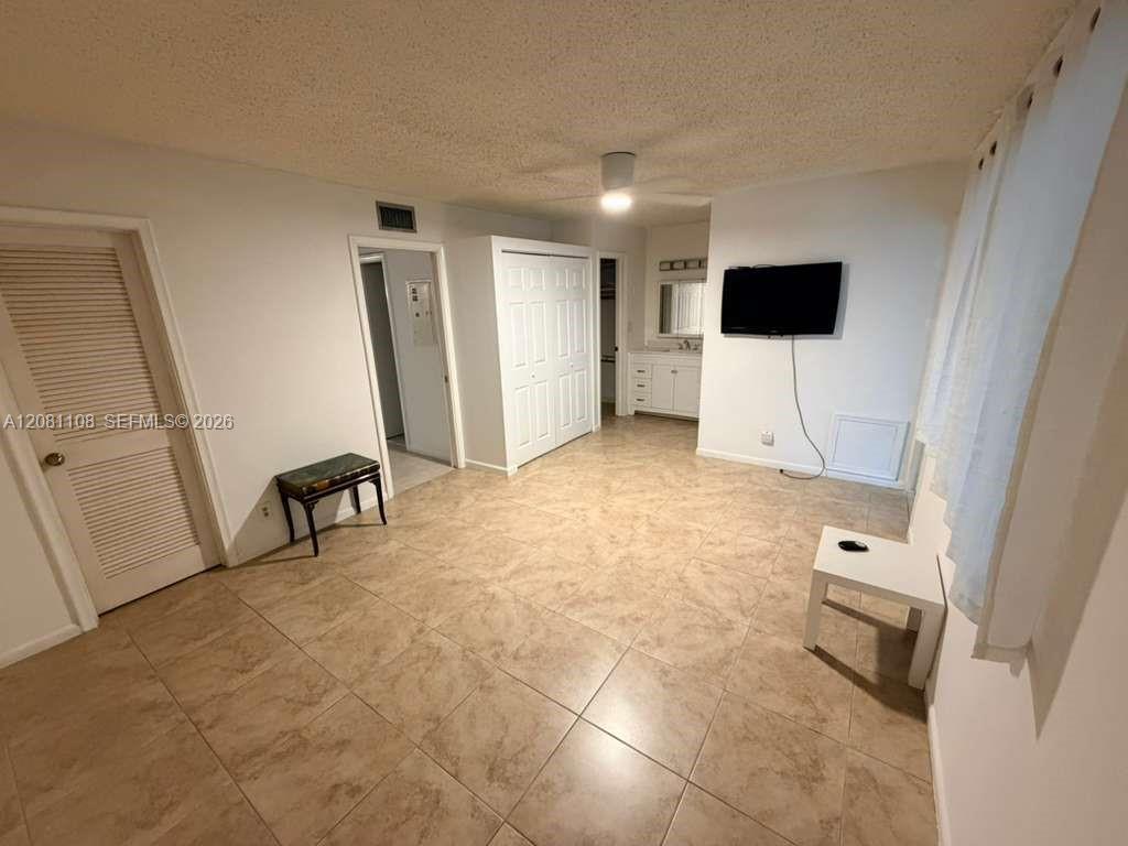 557 High Point Dr # B — Photo 5