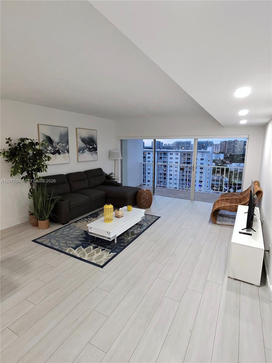 500 Bayview Dr # 1723 — Photo 3