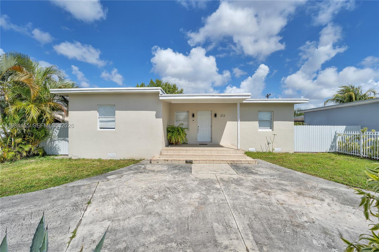 213 W 20th St, Hialeah FL 33010