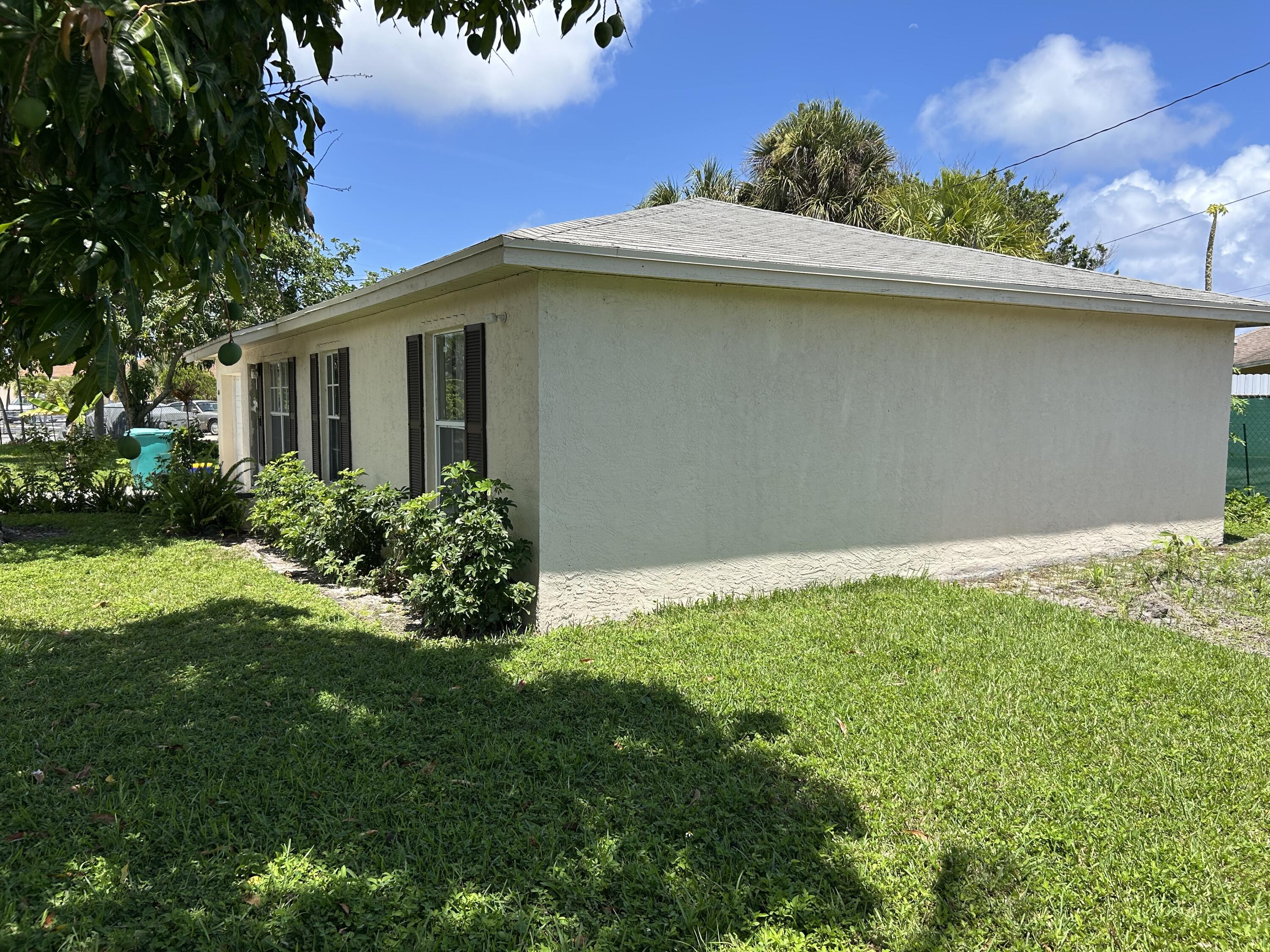 806 NW 1ST Street, Boynton Beach FL 33435