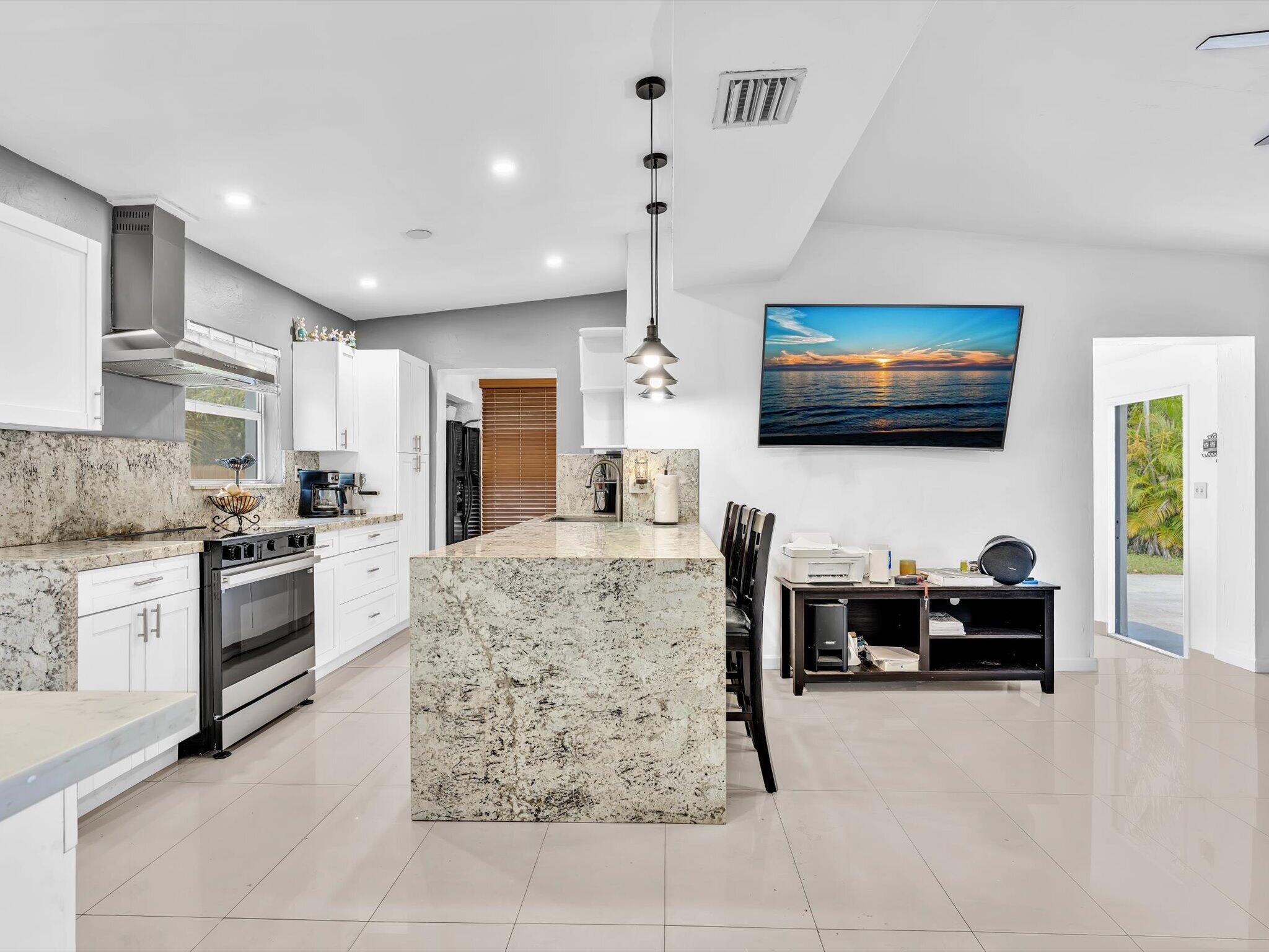 1580 NE 43RD Court — Photo 3