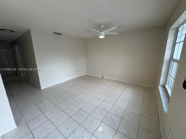 982 SW 9th Ct — Photo 4