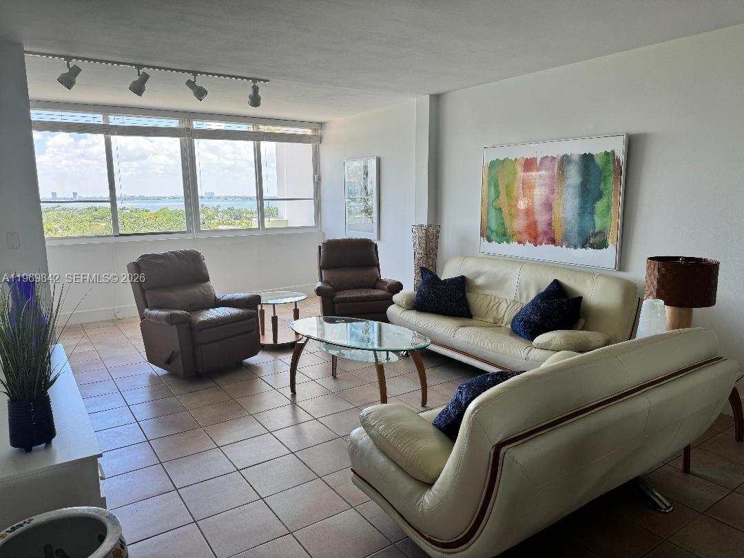 5005 Collins Ave # 1404 — Photo 2