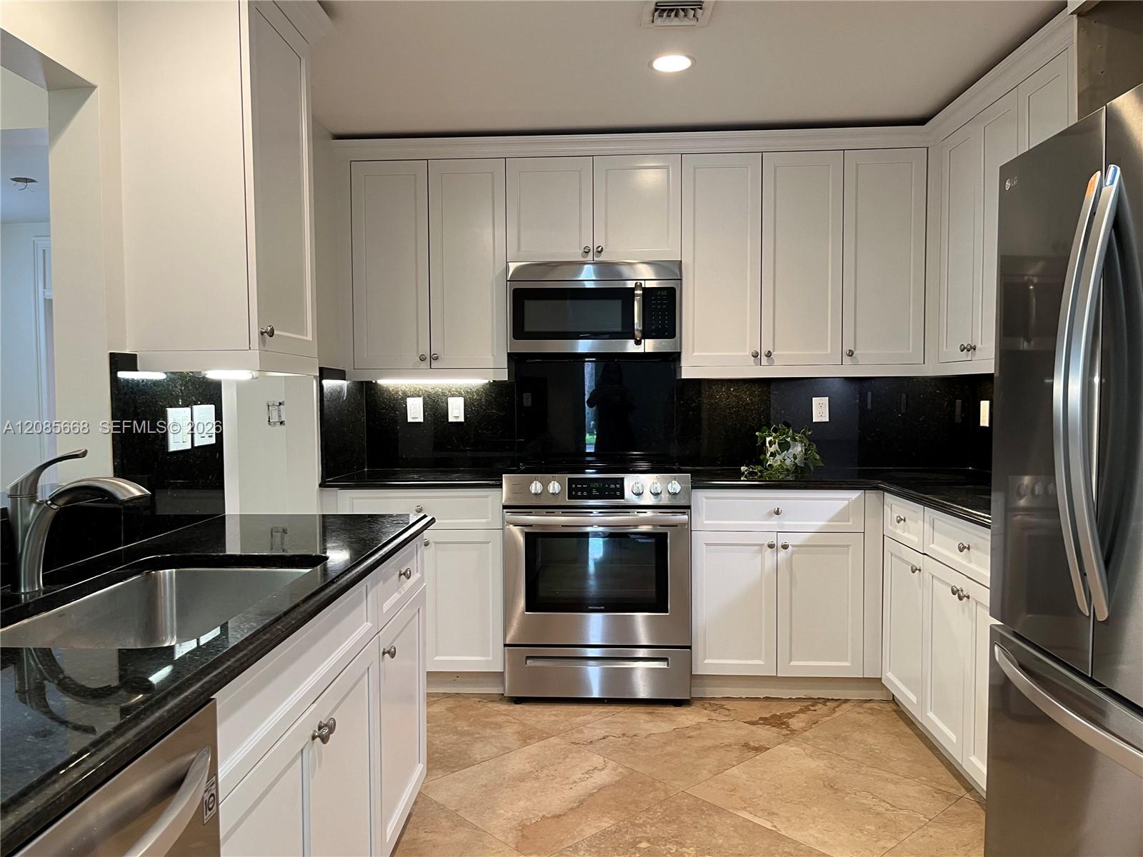 570 Loretto Ave # 10 — Photo 4