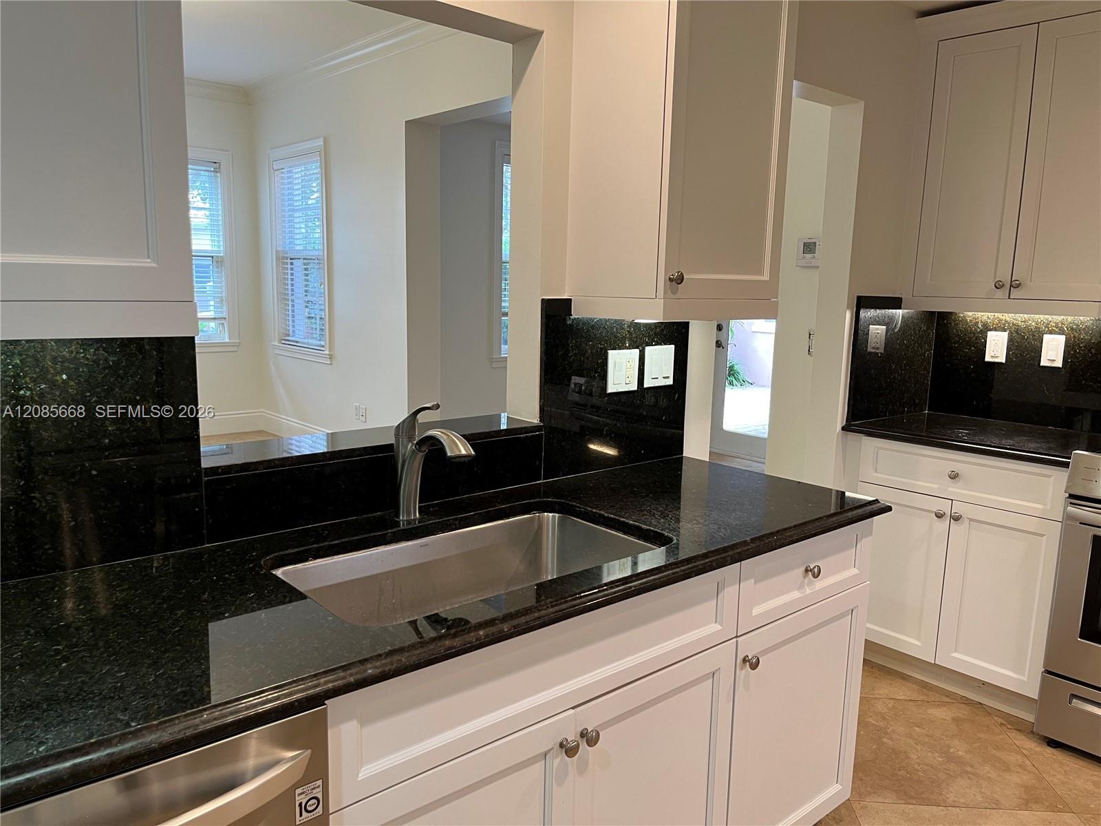 570 Loretto Ave # 10 — Photo 5