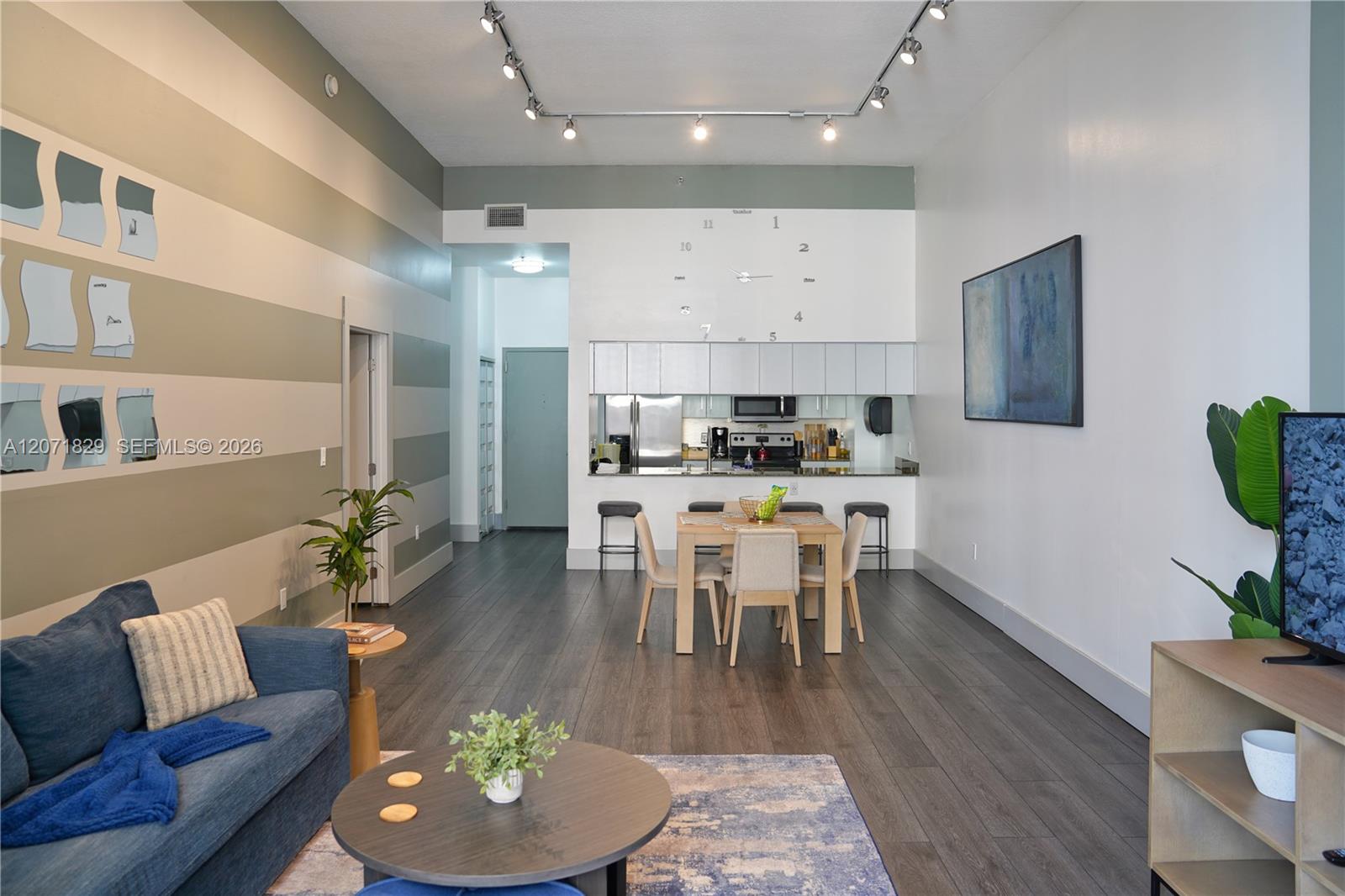 1200 Brickell Bay Dr # 1406 — Photo 2