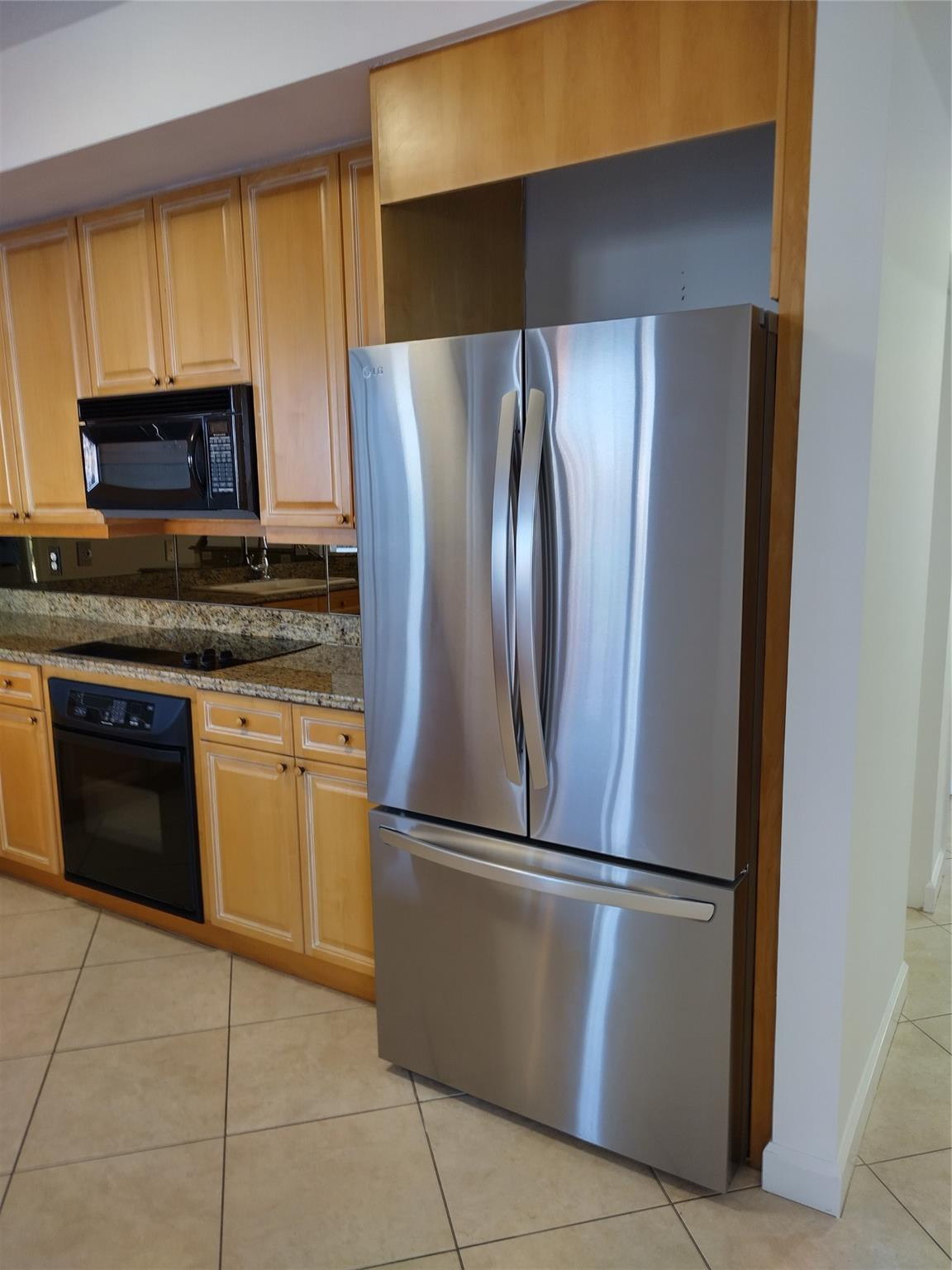100 S Birch Road # 1005d — Photo 3