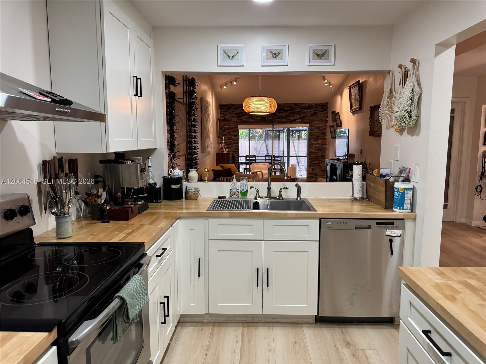2308 N 37th Ave — Photo 4