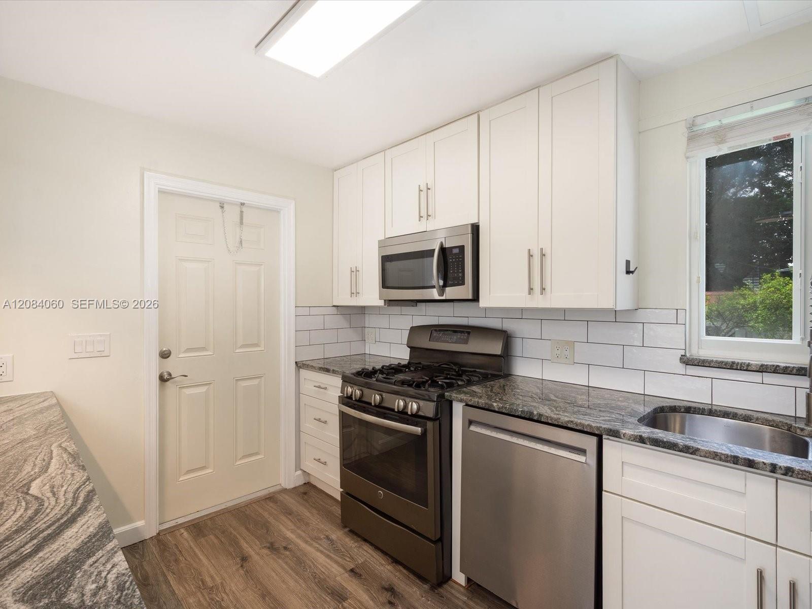 241 SW 3rd Ter — Photo 5