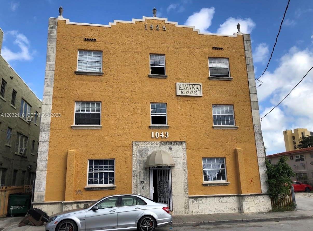 1043 NW 2nd St # 2, Miami FL 33128