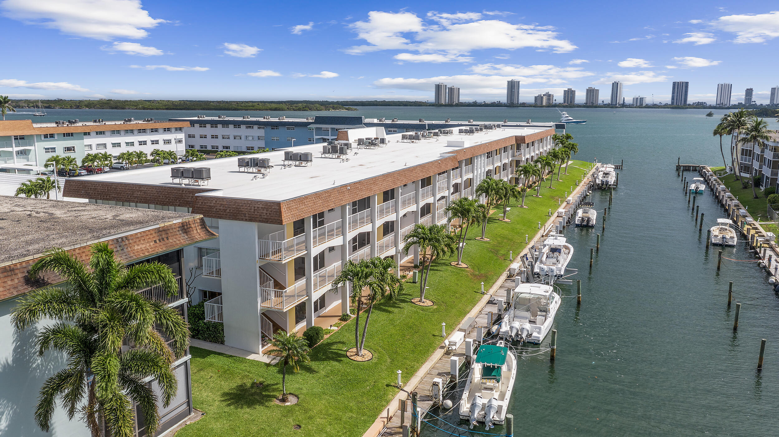 110 SHORE Court # 315, North Palm Beach FL 33408