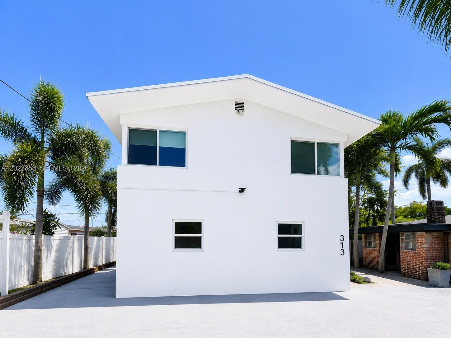 313 SW 1st Street # 1, Hallandale Beach FL 33009