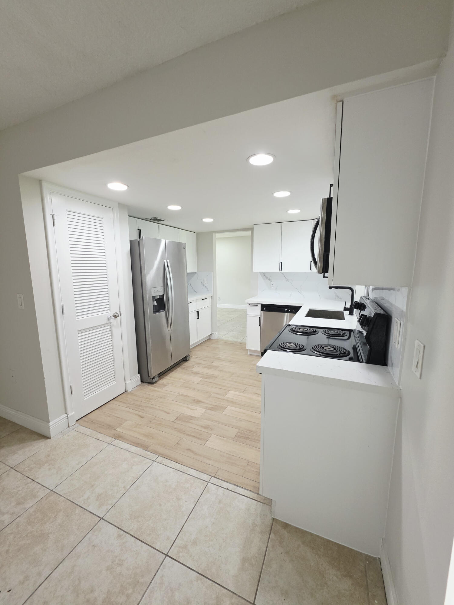 12758 Guilford Circle — Photo 5
