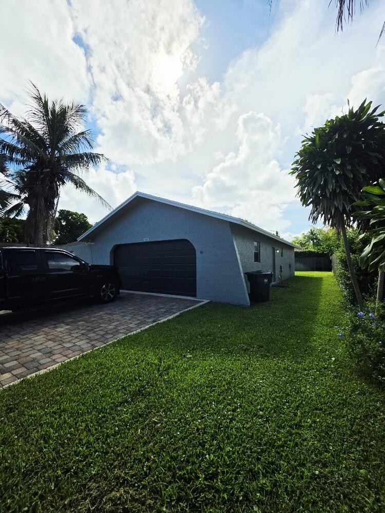 12758 Guilford Circle — Photo 2