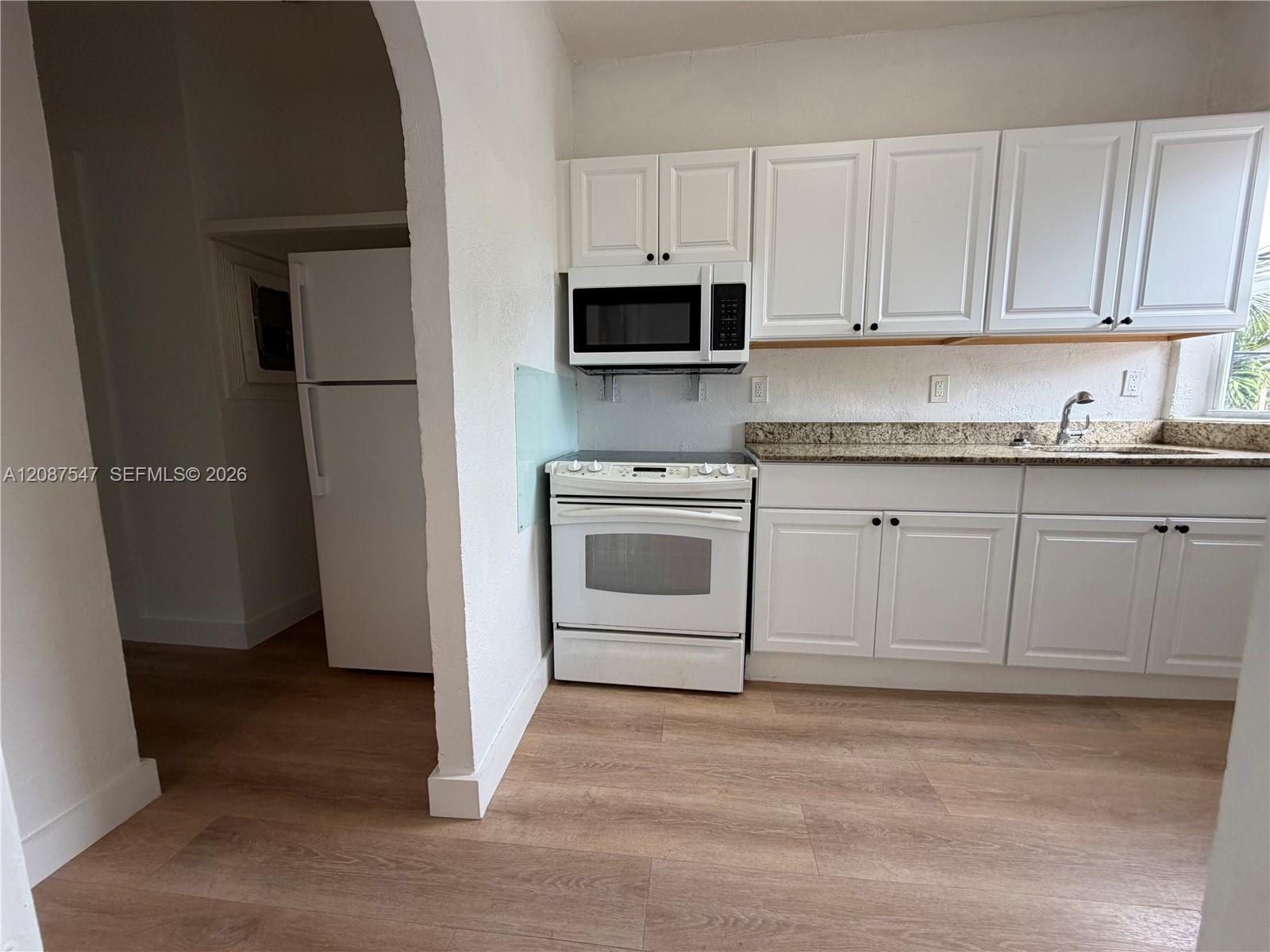 1429 SW 3rd St # 4 — Photo 4
