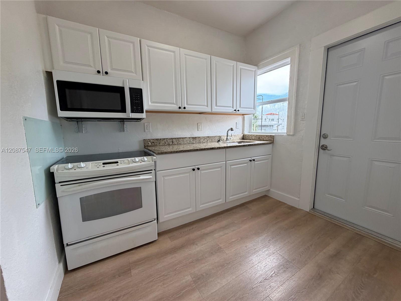 1429 SW 3rd St # 4 — Photo 5