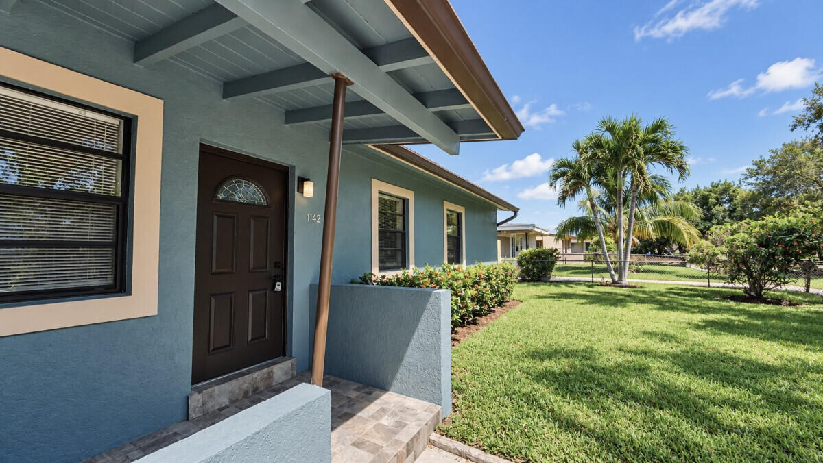1142 Chateau Park Drive — Photo 2