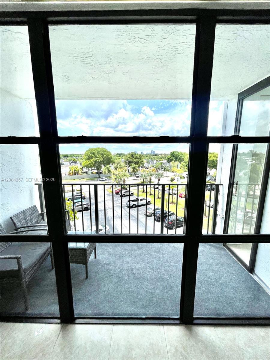 1000 Parkview Dr # 527 — Photo 4