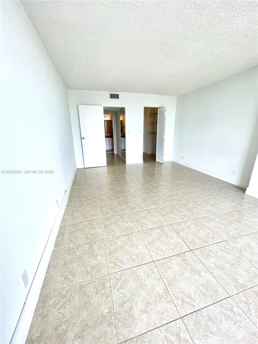 1000 Parkview Dr # 527 — Photo 5