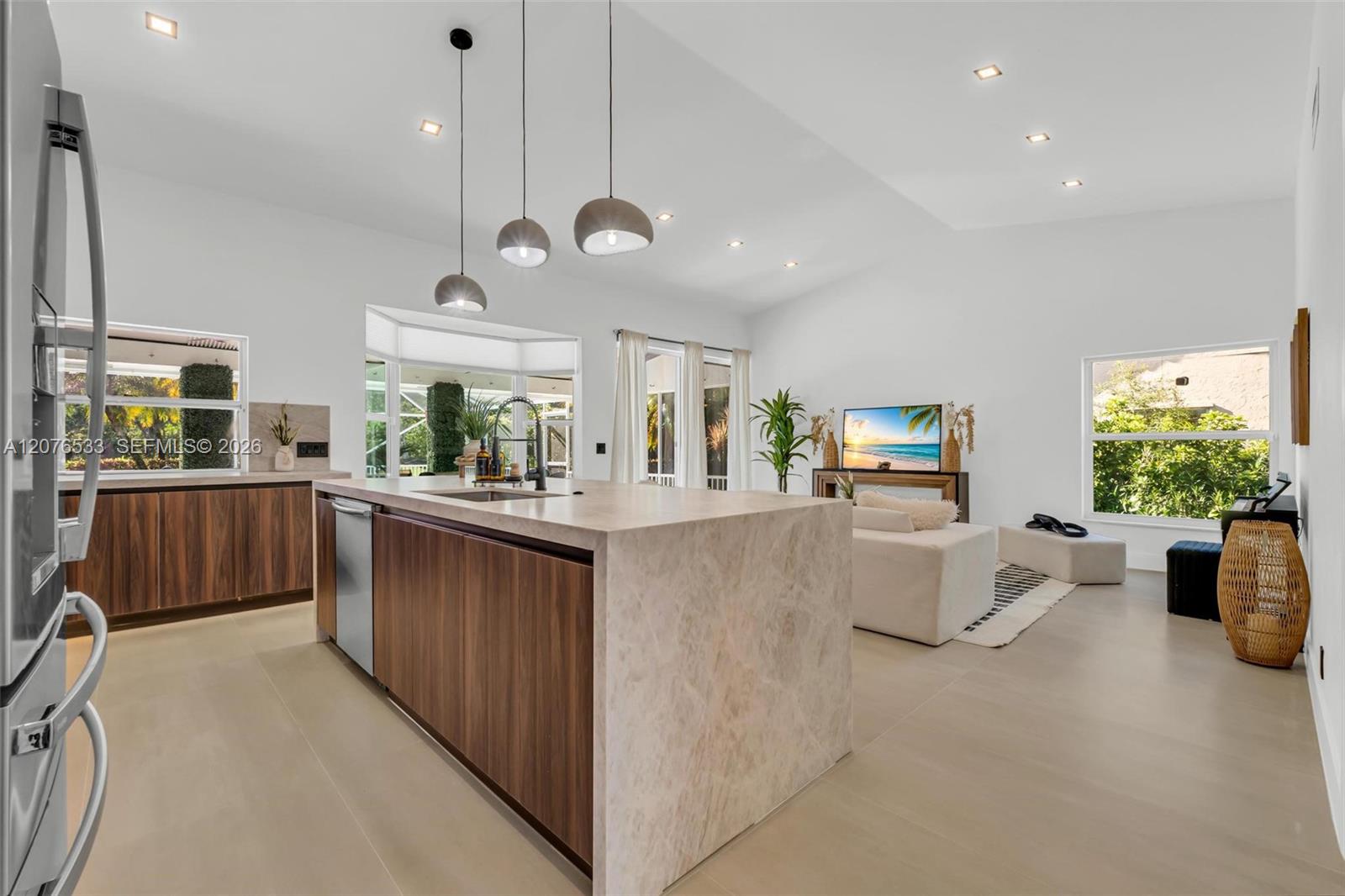 11834 Island Lakes Ln — Photo 2