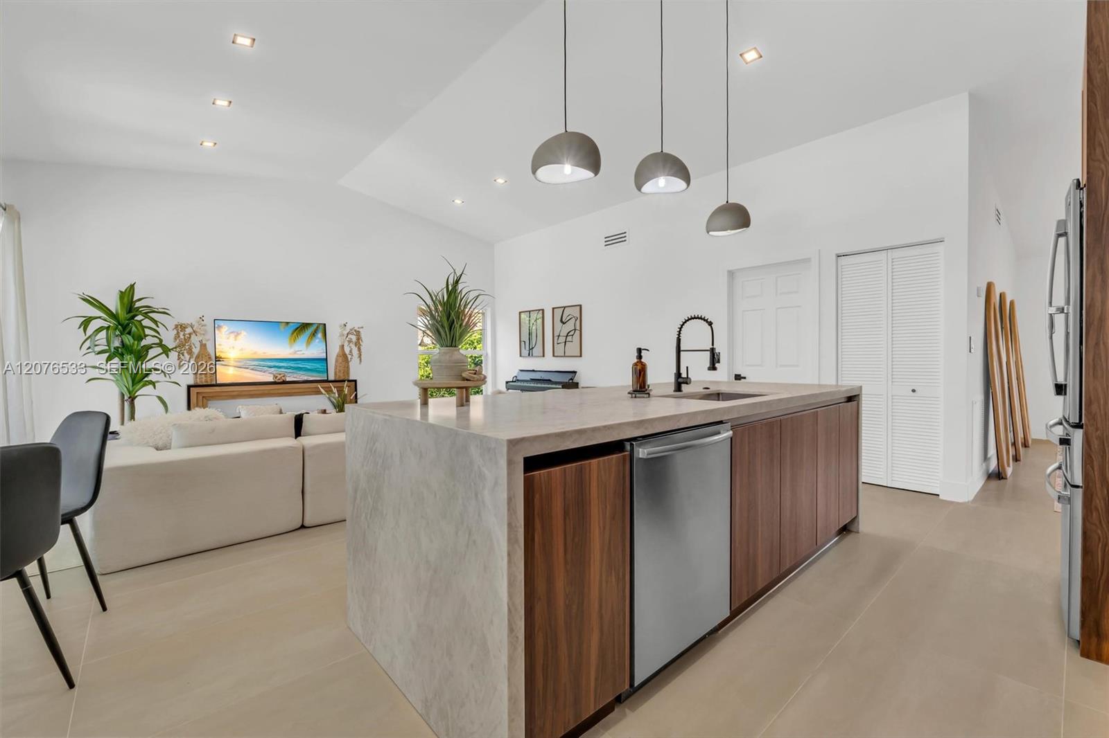 11834 Island Lakes Ln — Photo 5