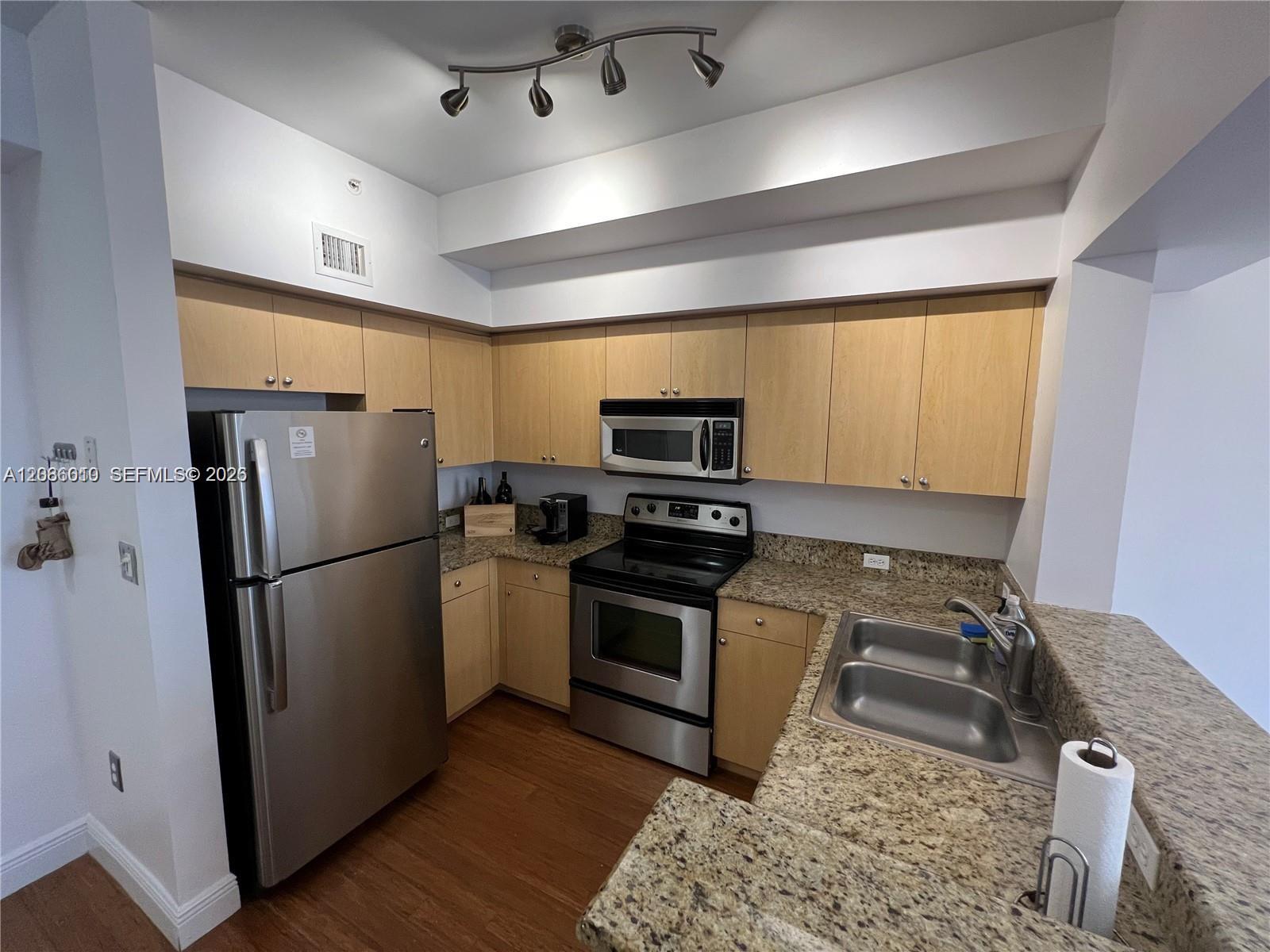 2965 NE 185th St # 1503 — Photo 3