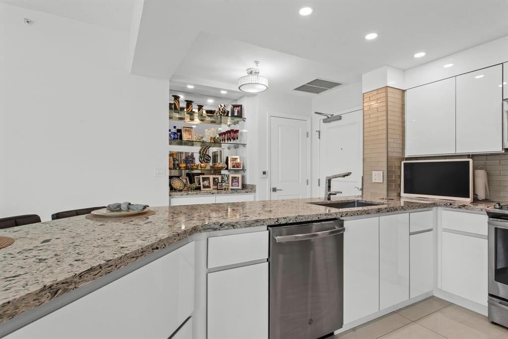 347 N New River Drive E # 310 — Photo 3