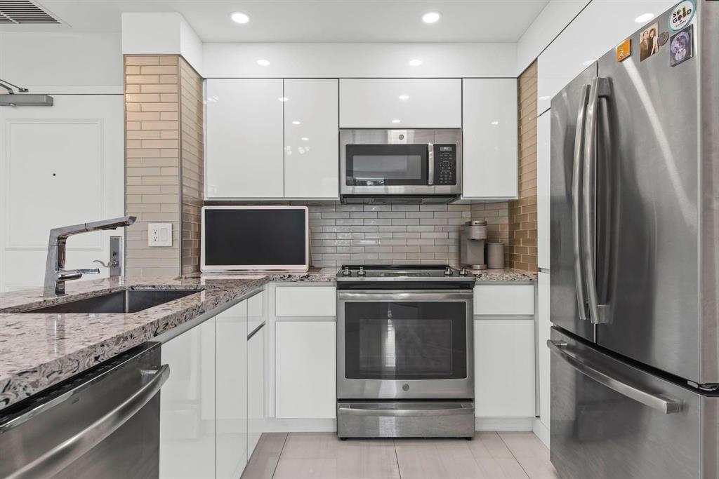 347 N New River Drive E # 310 — Photo 2