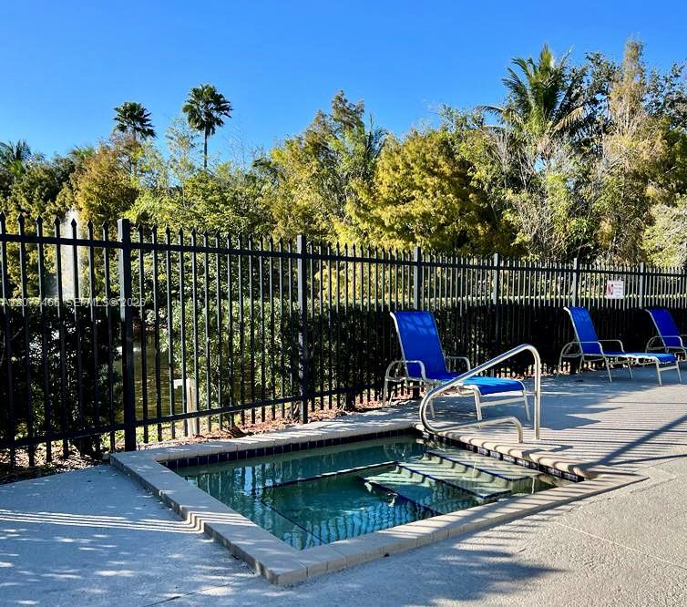 721 N Pine Island Rd # 213 — Photo 4