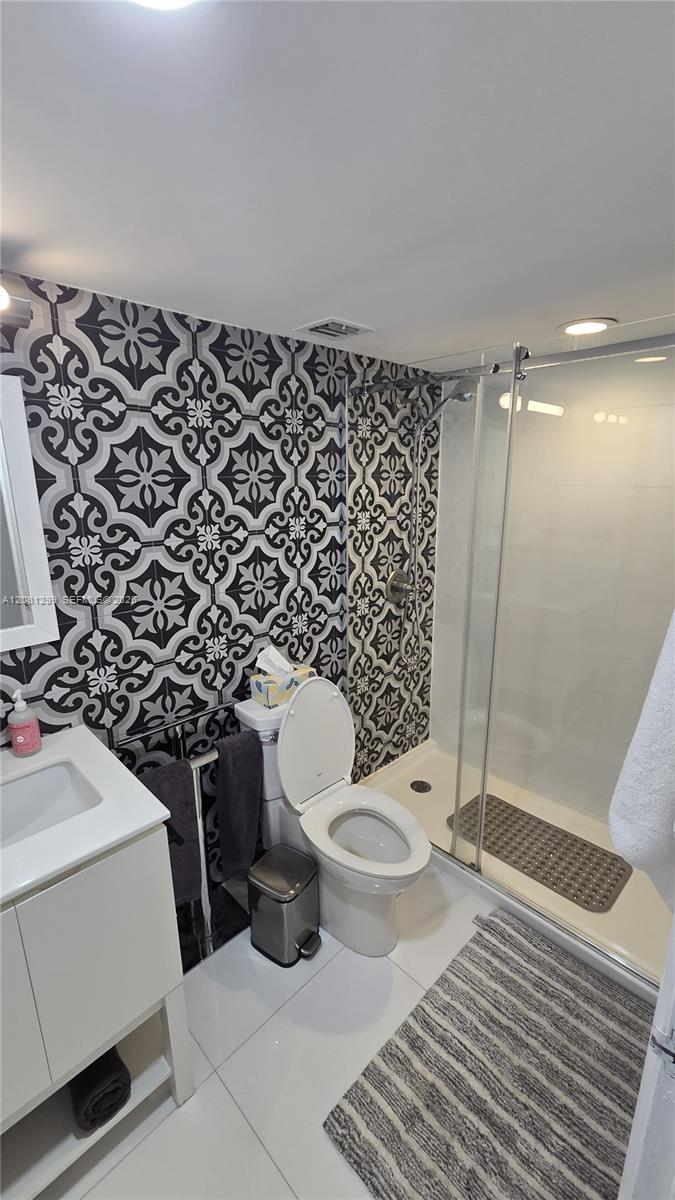9195 Collins Ave # 406 — Photo 5
